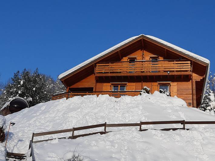Chalet pour 6 personnes, avec terrasse ainsi que sauna et jardin, animaux acceptés