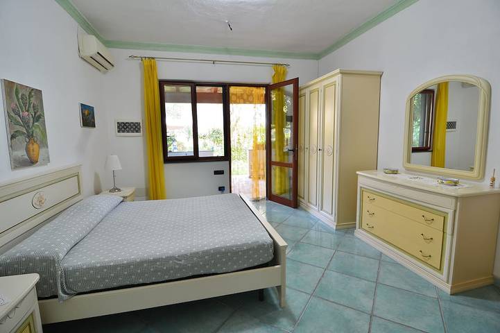 Ganze Wohnung, Apartment with garden 200meters from the Sea in Forio, Ischia