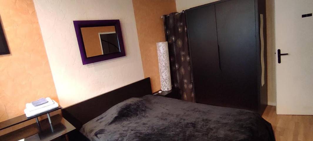 Location de vacances pour 2 personnes, avec jardin ainsi que terrasse et vue à Combs-la-Ville - 2