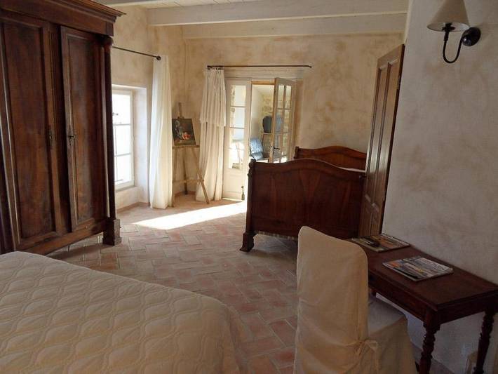 Location de vacances pour 5 personnes, avec jardin ainsi que vue et piscine à Niozelles - 2