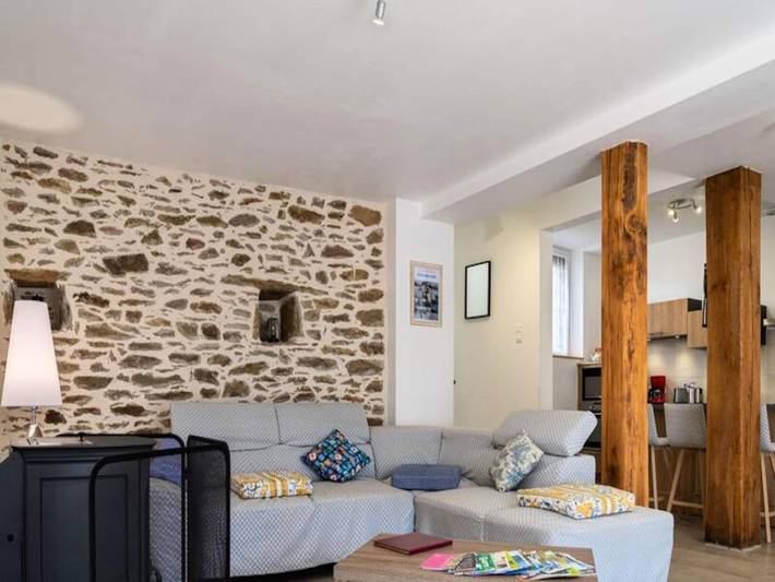 Gîte pour 8 personnes, avec terrasse et piscine, adapté aux familles à Les Hermaux - 4