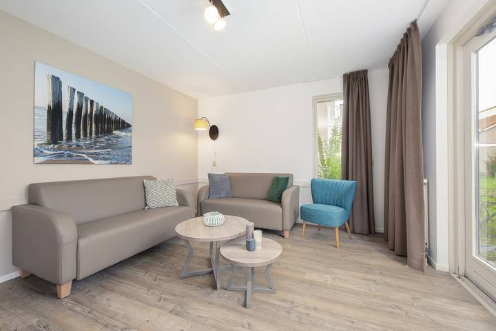 Bungalow für 4 Personen, mit Balkon/Terrasse und Balkon sowie Terrasse und Pool in Schouwen-Duiveland