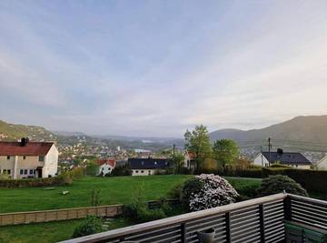 Ferienwohnung für 4 Personen, mit Garten und Ausblick, mit Haustier in Bergen
