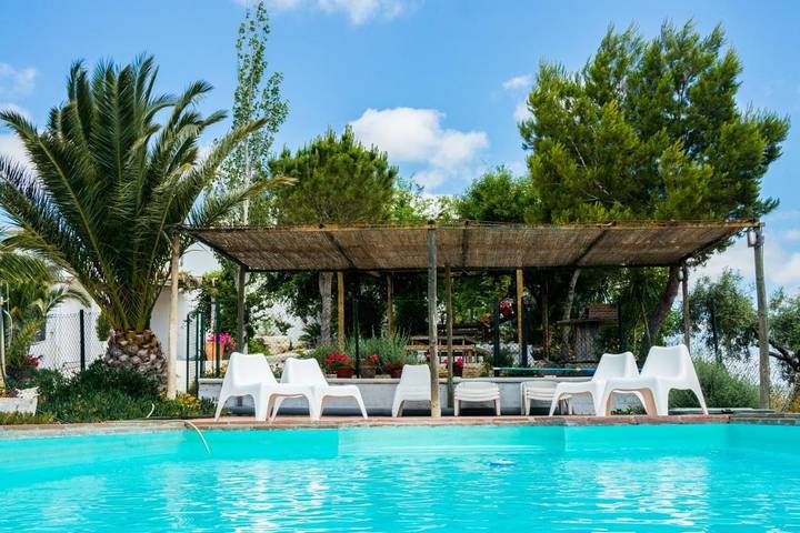 Location de vacances pour 15 personnes, avec jardin ainsi que piscine et vue à Pruna