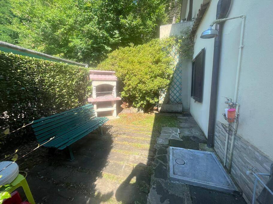 Casa fronte lago con piscina in Comune di Angera, Lago Maggiore (Lombardia)