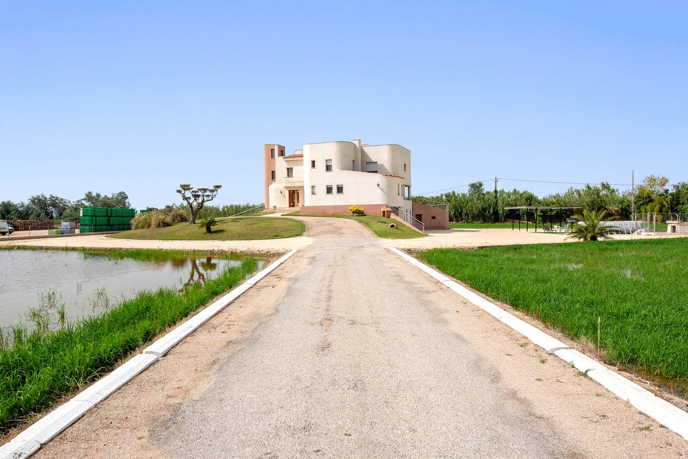 Villa 'De L'ebre' con piscina privada, Wi-Fi y aire acondicionado in Tierras del Ebro, Delta del Ebro