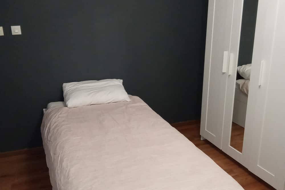 Entire apartment, Studio sleeps 2 to 5 people in Rumilly, Annecy region