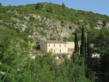 Gîte pour 8 personnes, avec jacuzzi et jardin à Villesèque-des-Corbières