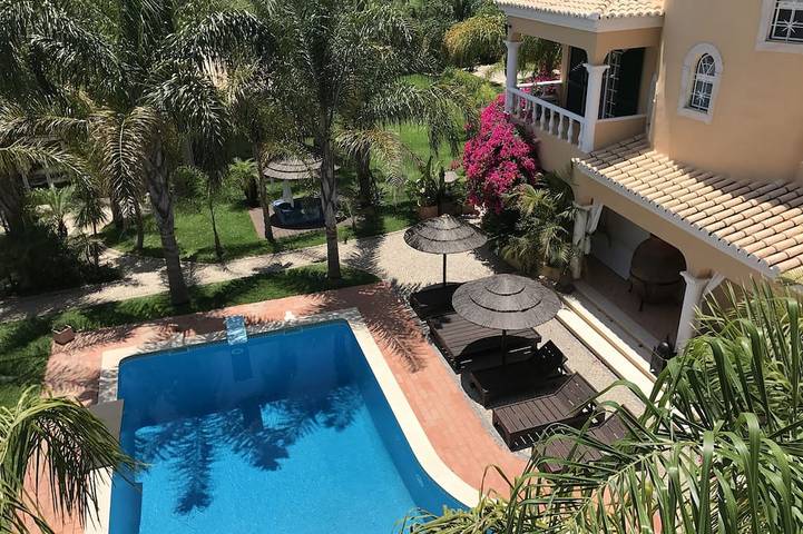 Ferienhaus für 10 Personen, mit Balkon und Garten sowie Whirlpool - 1