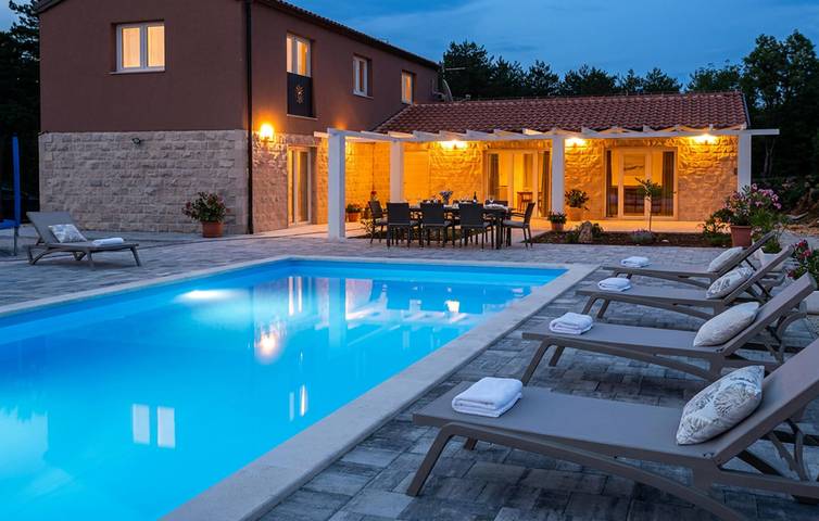 Ferienhaus für 8 Personen, mit Pool und Terrasse - 1