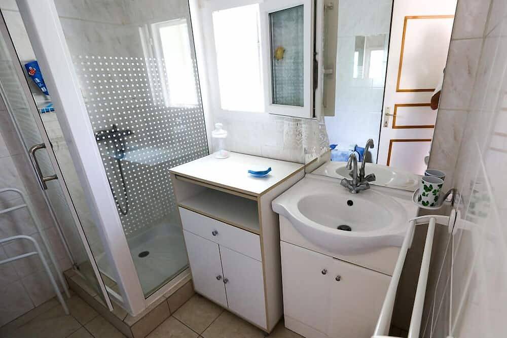 Casa con jardín, cerca de la playa, para 2 personas, totalmente equipada. in Calvi, Region de Calvi