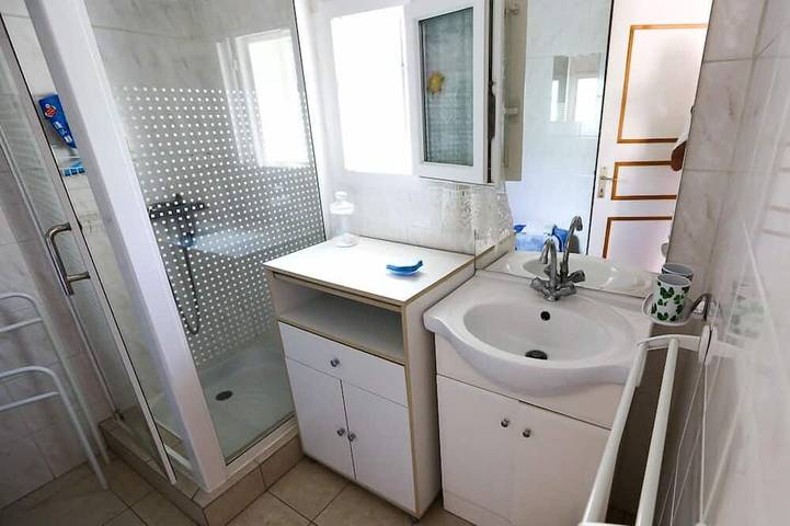 Maison avec jardin, proche de la plage, pour 2 personnes, entièrement équipée. in Calvi, Région de Calvi