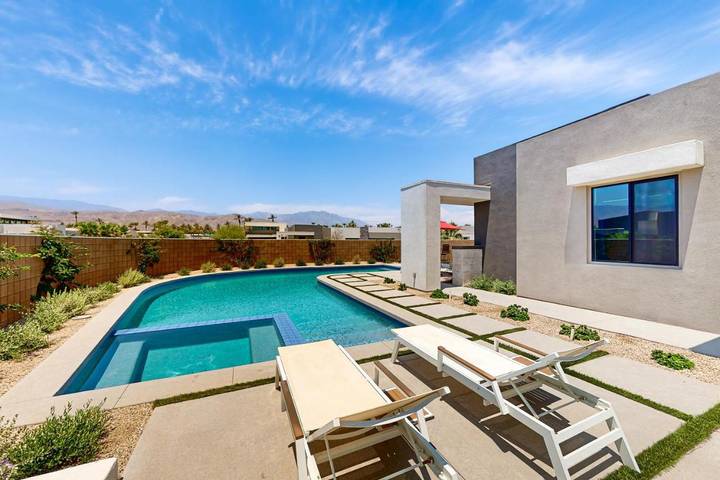 Ferienhaus für 6 Personen, mit Pool und Ausblick sowie Terrasse - 1