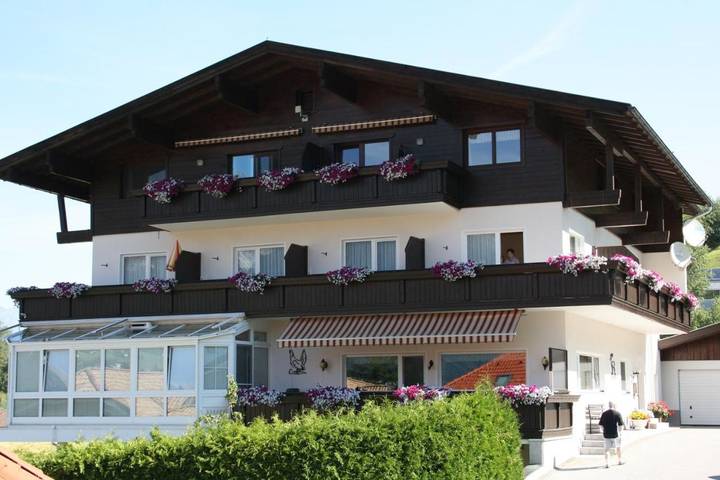Maison d’hôte pour 8 personnes, avec Balcon et Terrasse ainsi que Jardin et Vue à Mieders