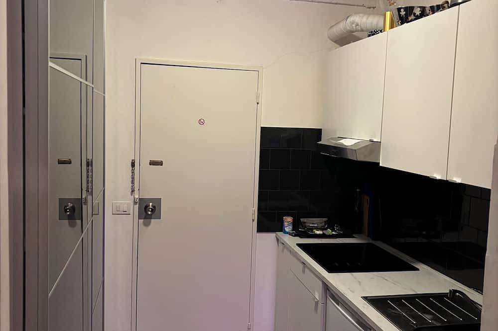 Entire apartment, Design studio with a hotel vibe in Antwerp, Antwerp region
