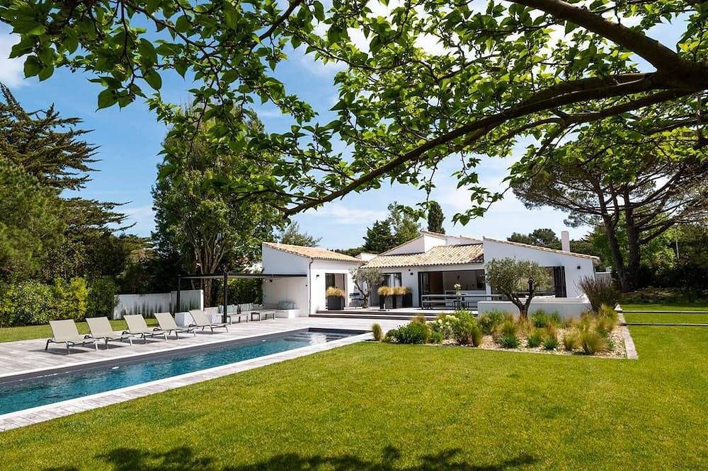 Sumptuous architect-designed villa with 15-metre swimming pool in Les Portes-en-Ré, Ile de Re