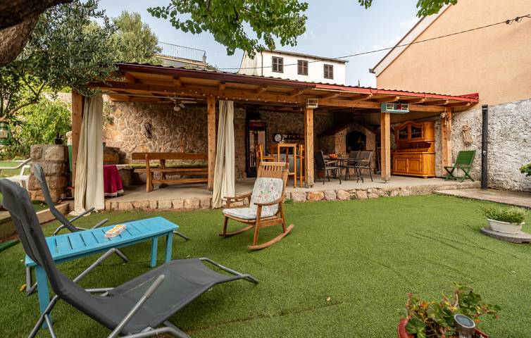 Ferienwohnung für 2 Personen, mit Terrasse in Karlobag - 4