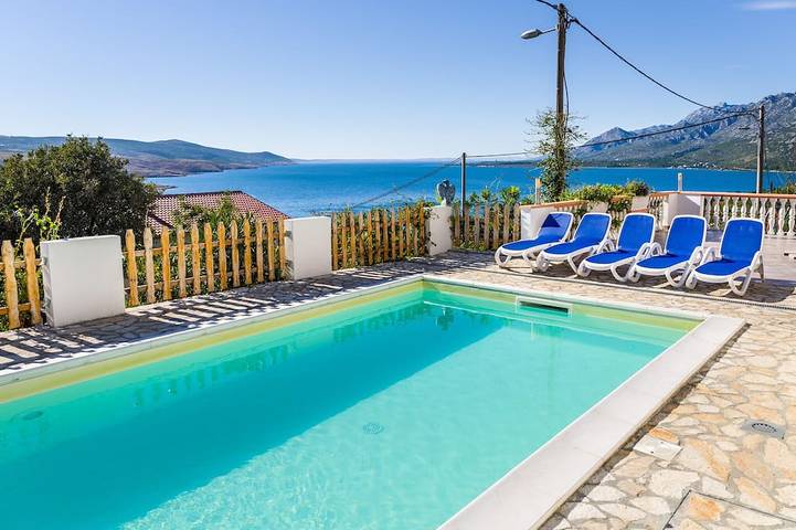 Ferienhaus für 12 Personen, mit Garten und Balkon in Jasenice