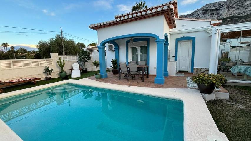 Chalet voor 4 personen, with uitzicht and zwembad as well as terras and tuin, met huisdier aan de Costa Blanca