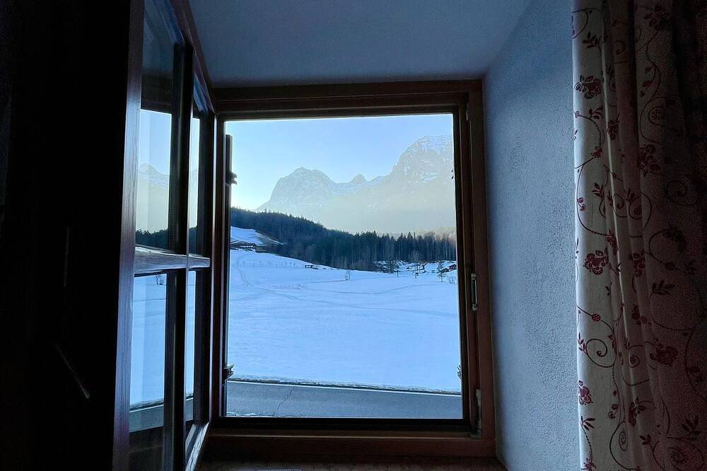Ganze Wohnung, Ferienwohnung Nr. 1, 1-3 Personen, 38 qm, Dusche/Wc, Balkon, Tv, 1 Schlafzimmer + 1 Wohnschlafzimmer, Obergeschoss in Hintersee, Ramsau bei Berchtesgaden