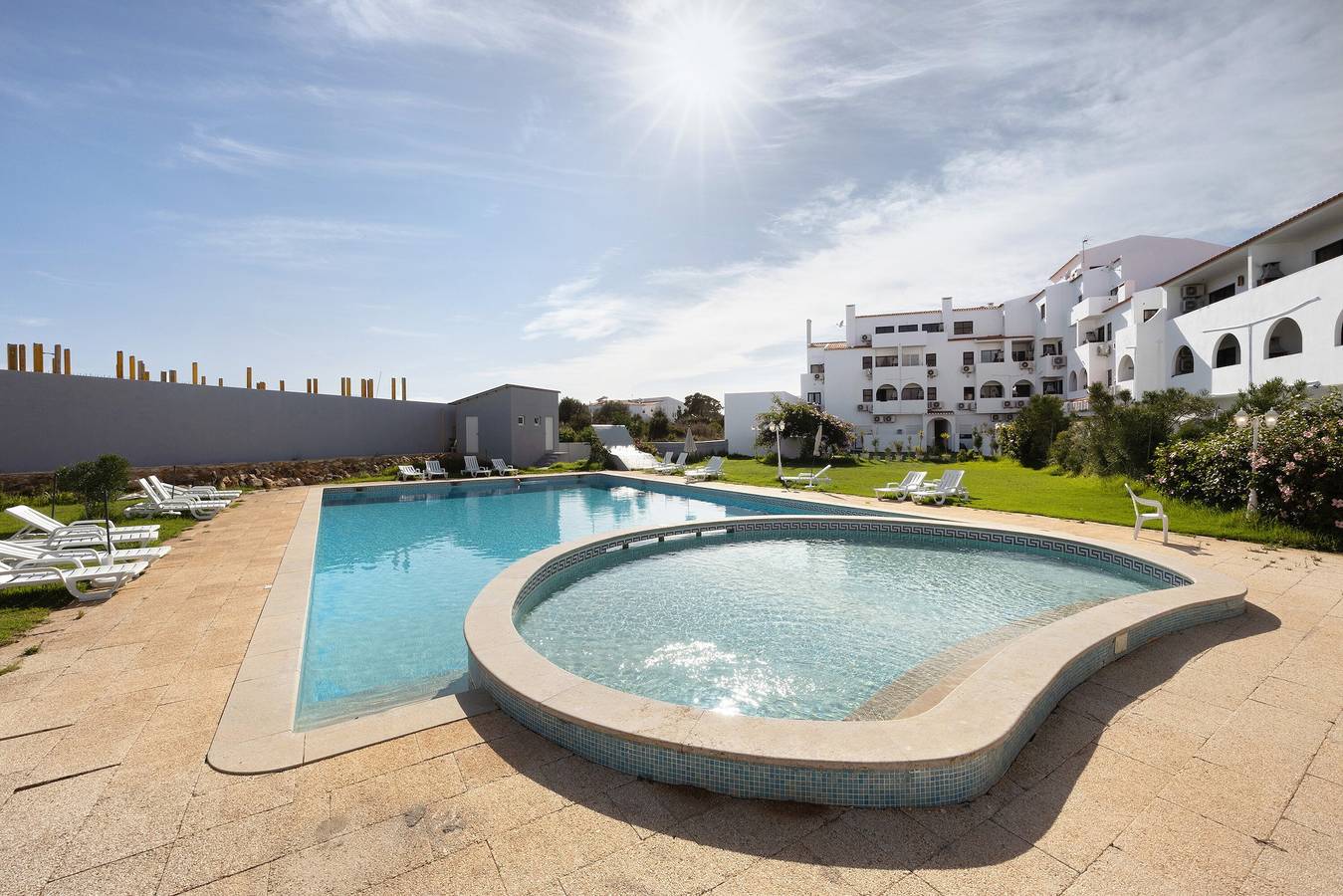 Ganze Wohnung, Ferienwohnung "Yasmim House" mit Gemeinschaftspool und Wlan in Sagres, Naturpark Südwest-Alentejo und Costa Vicentina