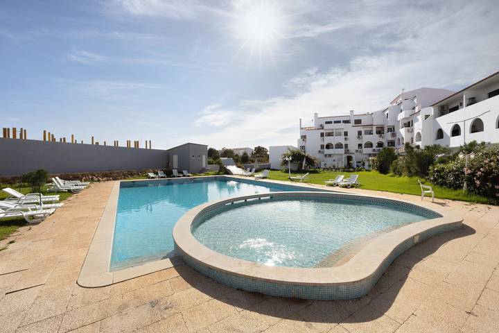 Holiday rental for 4 people, with garden and children pool in Sagres
