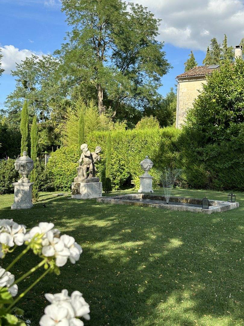 La Source du Logis - Chambres d'hôtes - Jonzac - La Suite du Marquis in Jonzac, Région de Jonzac