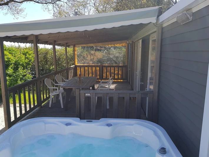 Mobil home pour 4 personnes, avec jardin et jacuzzi à Arces - 2