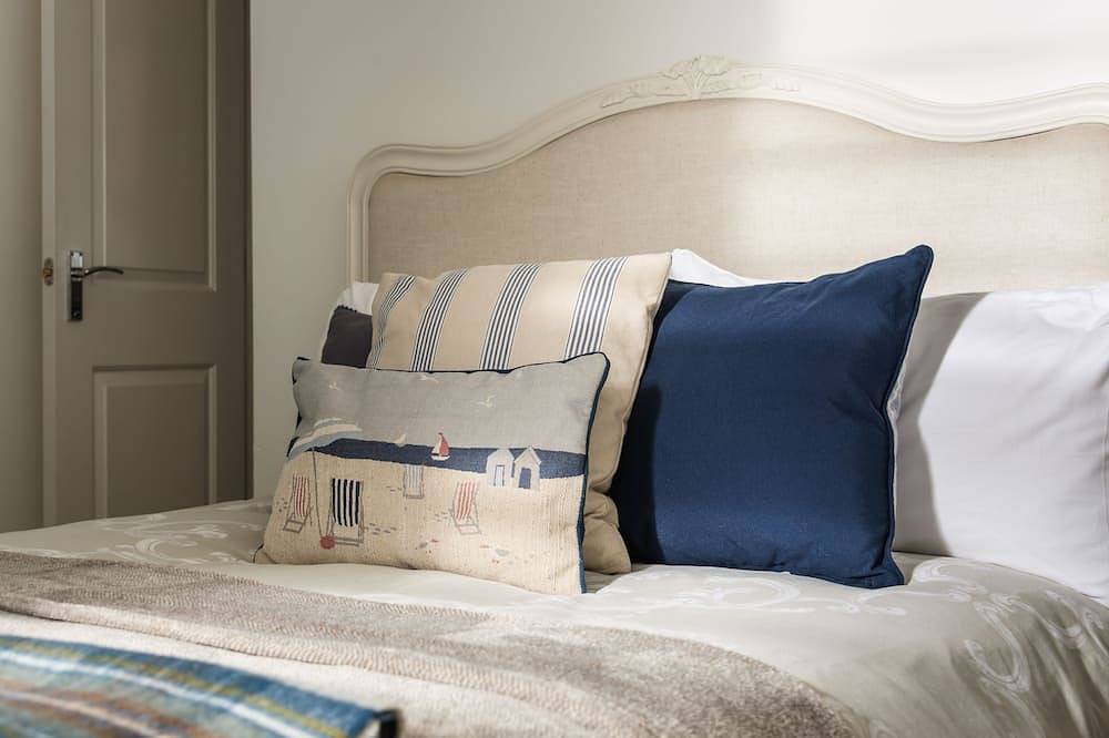 Half Moon -  a cottage that sleeps 5 guests  in 3 bedrooms in Camber, East Sussex