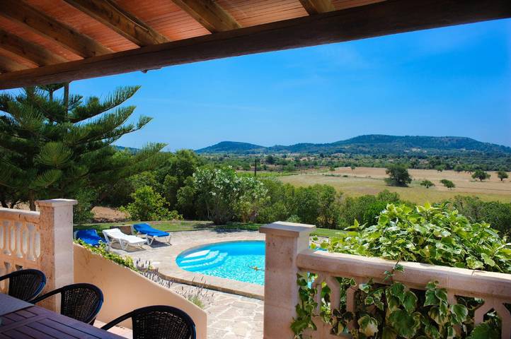 Finca für 8 Personen, mit Terrasse und Garten in Cas Concos