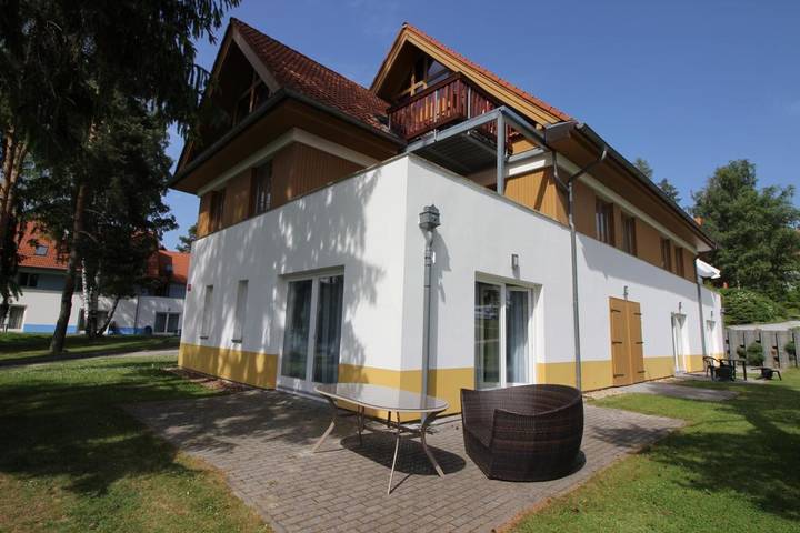 Ferienwohnung für 6 Personen, mit Terrasse und Garten sowie Pool und Sauna in Lipno-Stausee