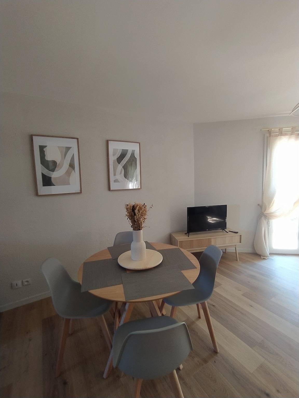 „Maison Santolina“ mit privater Terrasse, Wlan und Klimaanlage in Villeneuve-lès-Avignon, Nimes und Umgebung