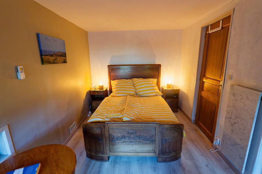 Le bergerie, charming house with large garden in Surtainville, Côte de la Déroute
