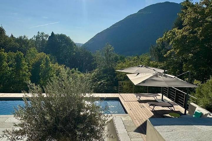 Location de vacances pour 8 personnes, avec Balcon ainsi que Terrasse et Jardin à Bluffy