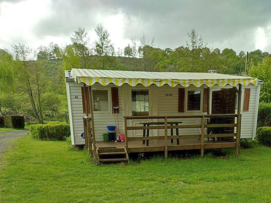 Camping La Vallée - Mobilheim 4 personen - Flieder in Perpezat, Regionaler Naturpark Volcans d'Auvergne