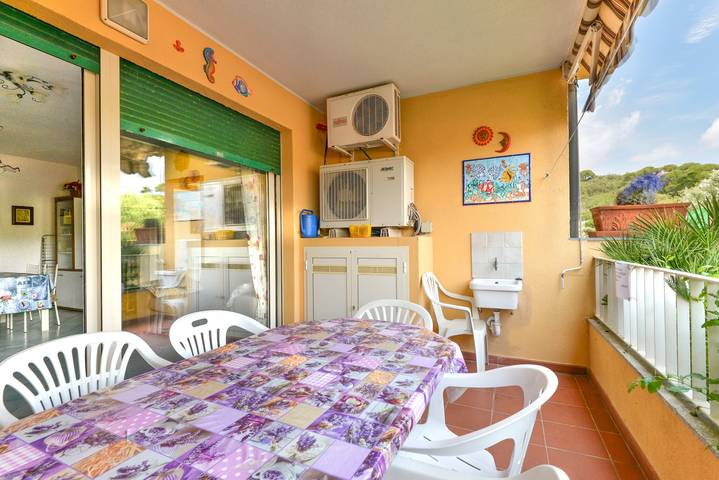 Appartamento intero, Appartamento per vacanze "Trilo Fucini" vicino alla spiaggia con terrazza privata in Marina di Campo, Campo nell'Elba