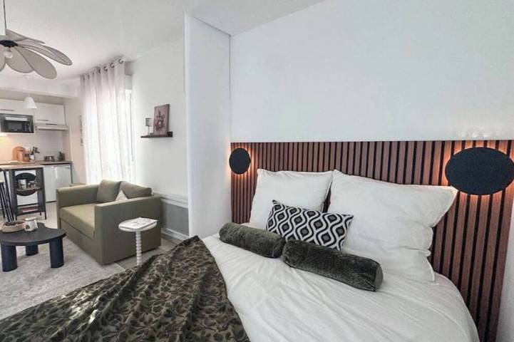 Entire apartment, New studio with terrace Airbus Aéroport in Colomiers, Toulouse region