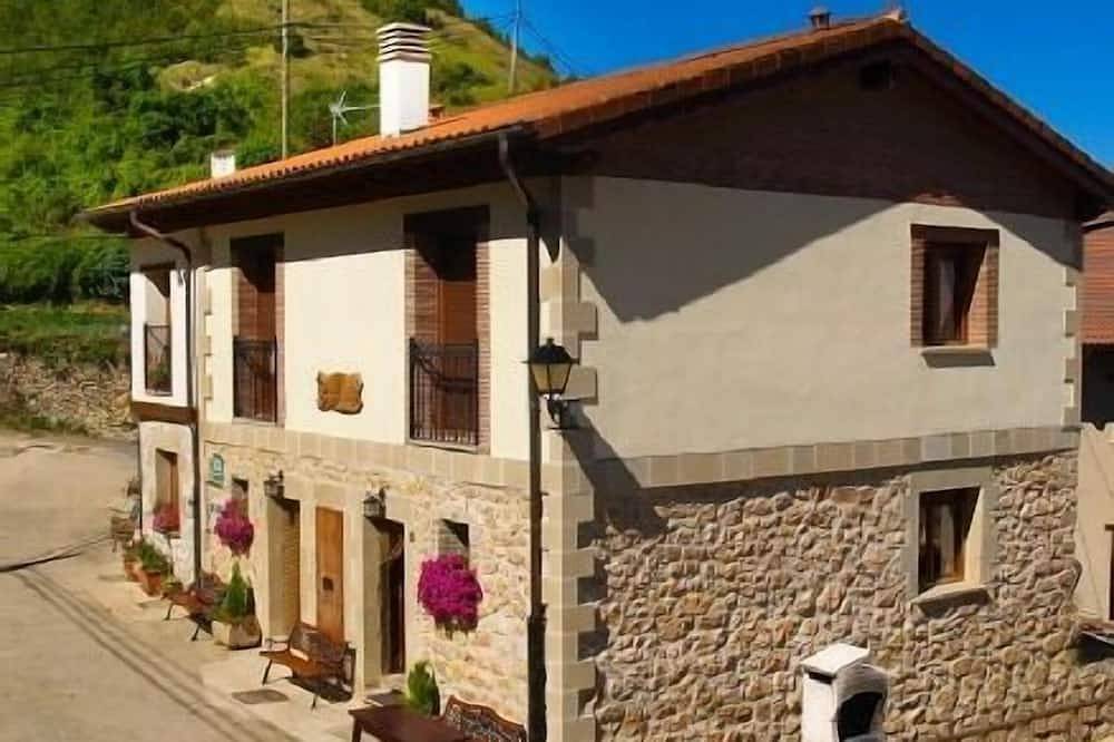 Offer - Self catering Gaztelubidea for 4 + 2 persons in Bernedo, Cordillera Cantábrica