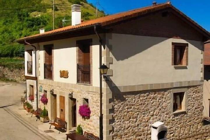 Gîte pour 6 personnes, avec Piscine