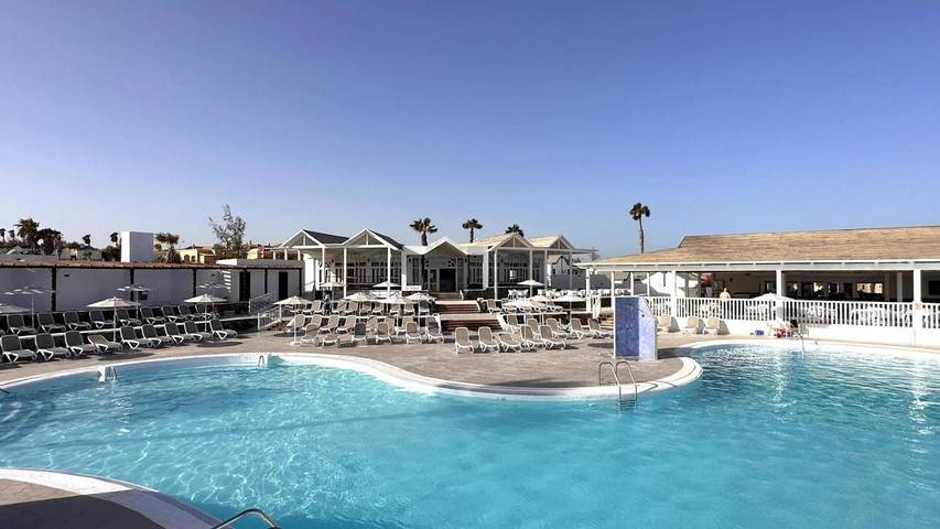 Bungalow para 4 personas, con Terraza y Jardín además de Piscina para niños y Piscina en Caleta de Fuste