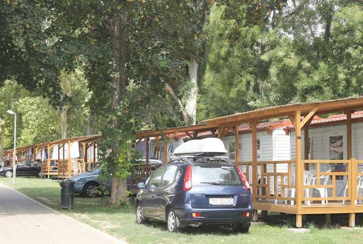 Camping für 6 Personen, mit Terrasse und Pool sowie Kinderpool in Balatonfüred - 4