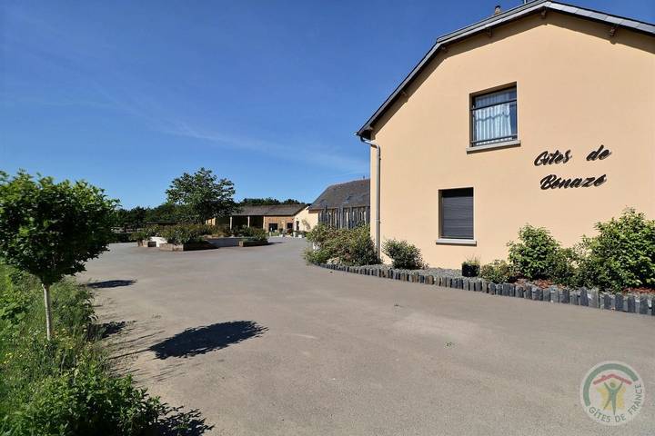 Gîte pour 4 personnes, avec terrasse ainsi que piscine et jardin, animaux acceptés dans Noyal-sur-Vilaine