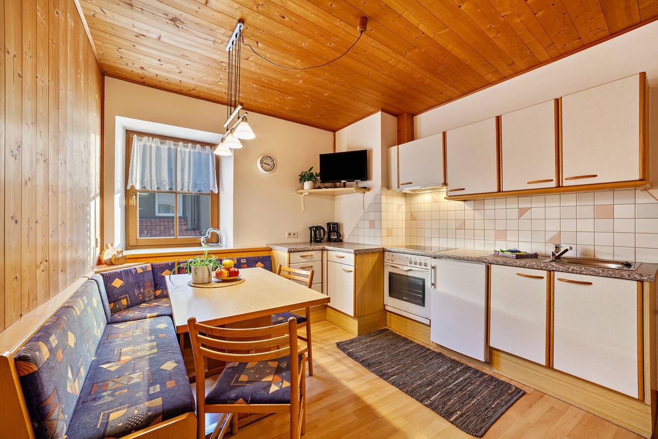 Entire apartment, Apartment 'Wohnung Elstar Schnalserhof' with Mountain View, Shared Terrace and Wi-Fi in Latsch, Stilfser Joch National Park