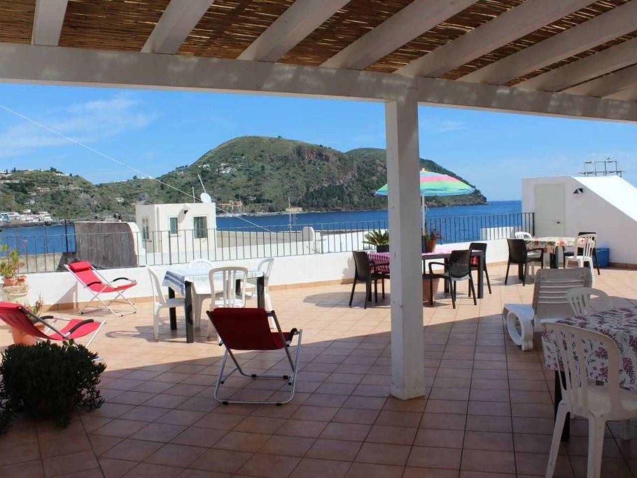 Apartamento vacacional entero, Ferienzimmer 'Bartolo' mit eigener Terrasse in Lipari