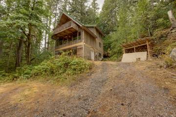 Log Cabin for 6 Guests in Glacier, North Cascades National Park, Picture 1