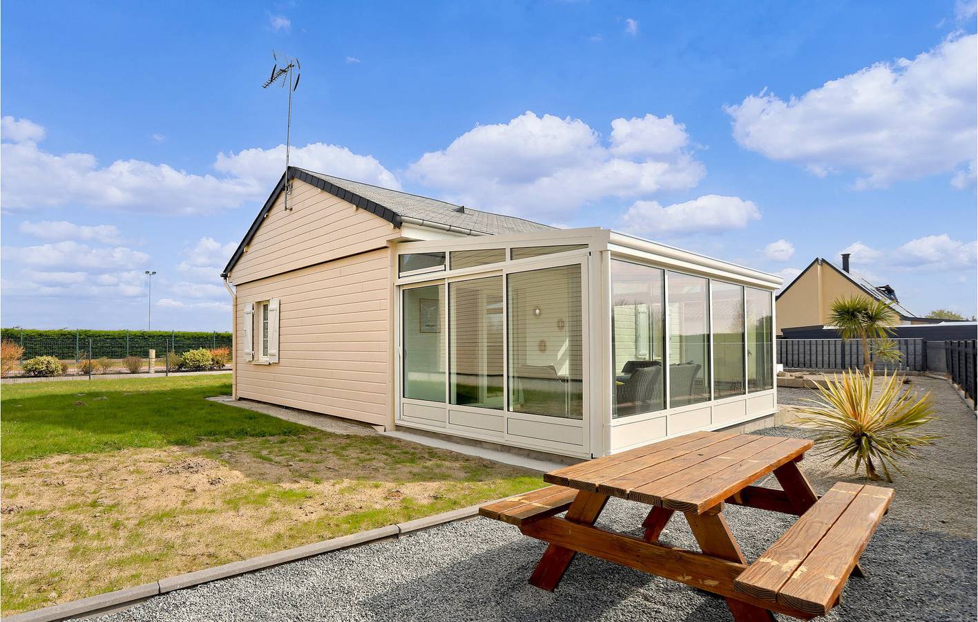 Cozy 75sqm, Parking/Tv/Internet 2.5km de Plage in Créances, Région de Coutances