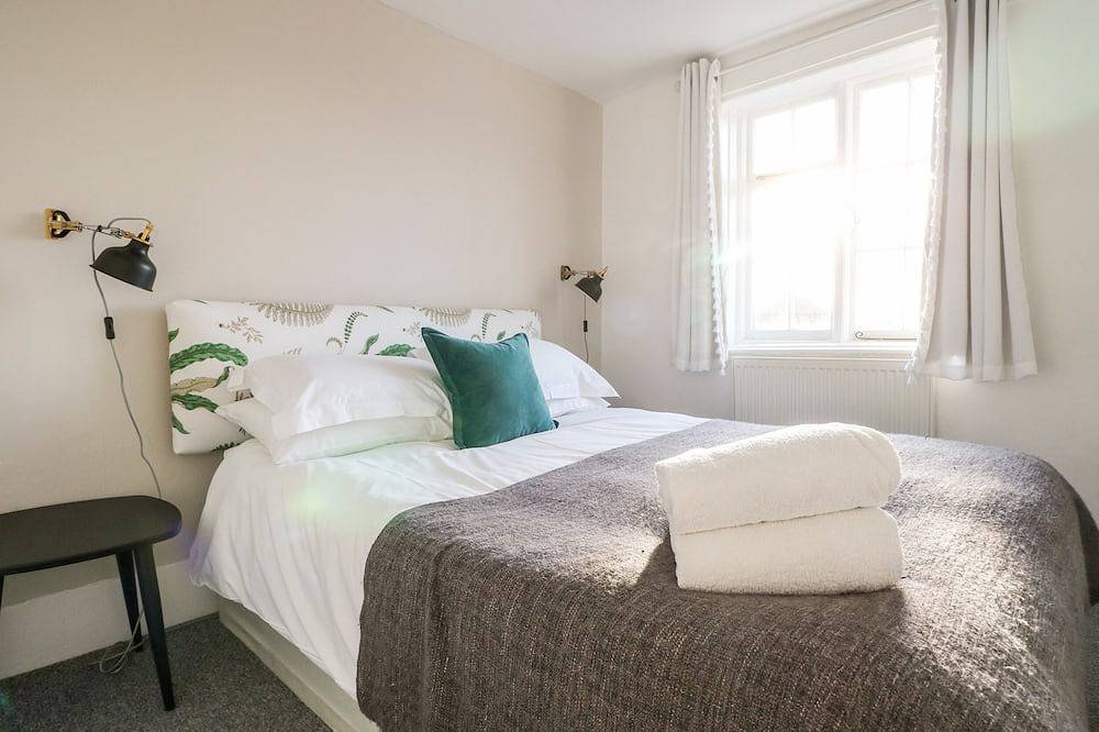 Lantern Cottage, pet friendly, character holiday cottage in Rye in Rye, East Sussex