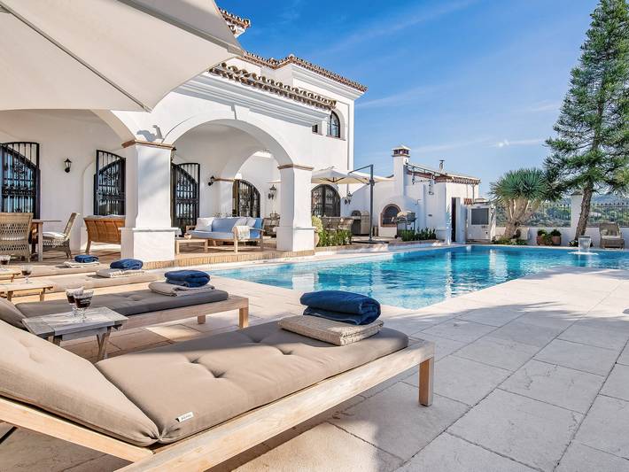 Villa voor 12 personen, with Balkon and Whirlpool as well as Terras and Tuin in Elviria