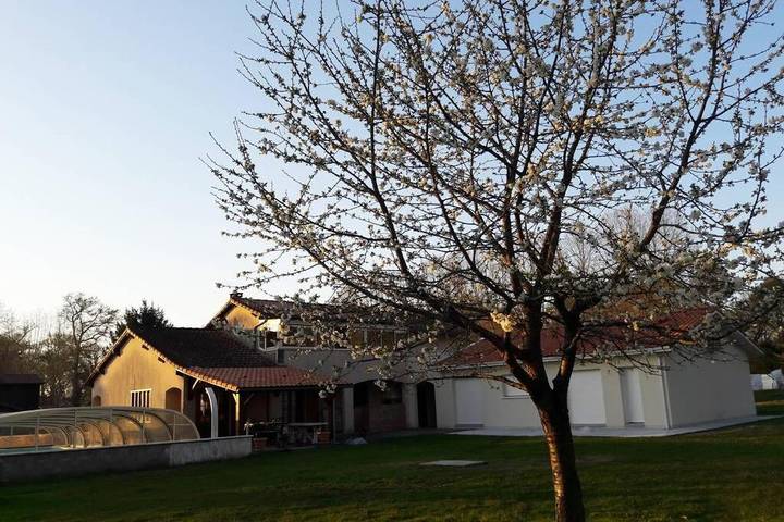 Villa voor 5 personen, with Whirlpool and Terras as well as Tuin and Kinderzwembad in Mont-de-Marsan
