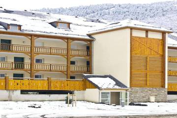 Gîte pour 8 personnes, avec piscine et balcon à Saint-Mamet